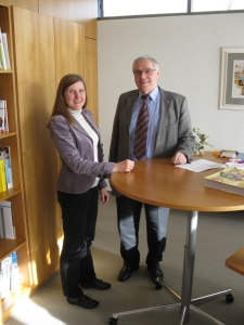 Claudia Felden im Gespräch mit Bürgermeister Werner Knopf
